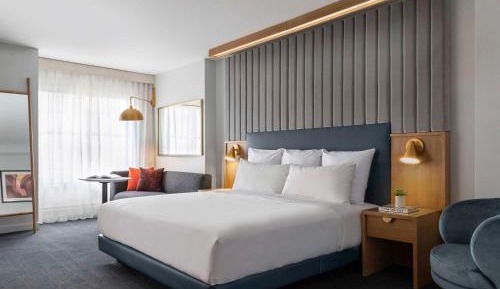 Deluxe King Room
