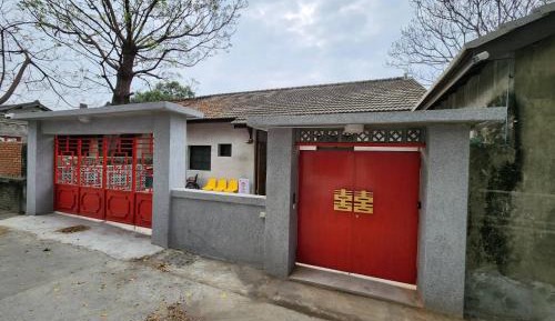 Bungalow with Patio