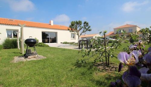 Holiday Home (9 Adults)