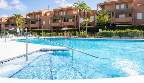 Apartment with Pool View 