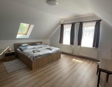 Standard Queen Room