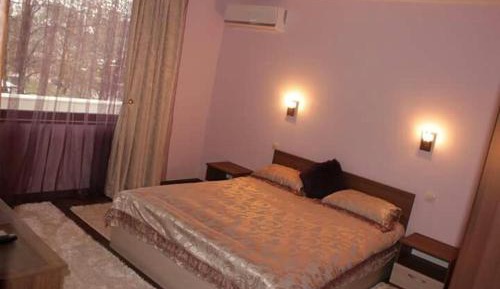 Deluxe Double Room (2 Adults + 1 Child)