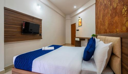 Deluxe Double Room (2 Adults + 1 Child)