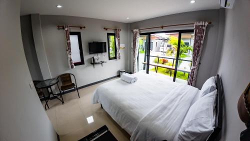 King Room with Garden View