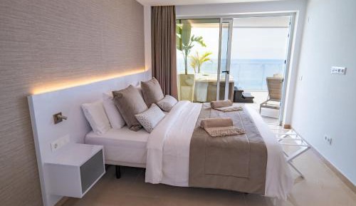 Superior Sea View Apartment with Jacuzzi
