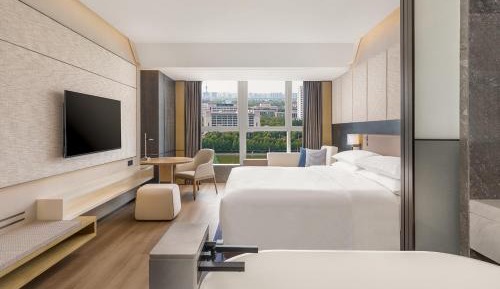 Club King Room	