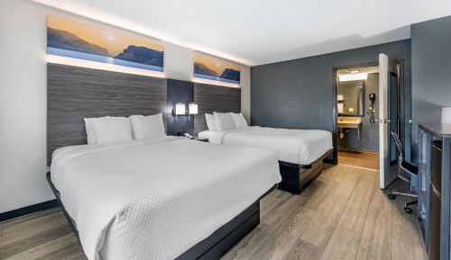 Queen Room with Two Queen Beds - Accessible/Non-Smoking 