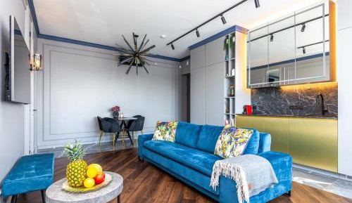 One-Bedroom Apartment with Pool View