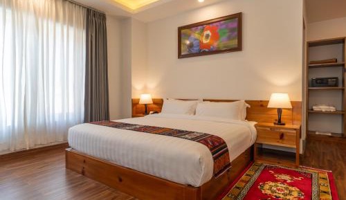 Deluxe King Room