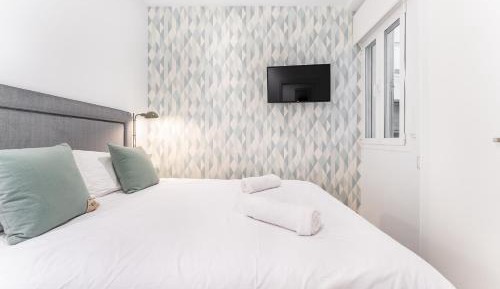 Two-Bedroom Deluxe Apartment with Balcony