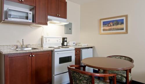 Premier Queen Suite with Kitchenette - Non-Smoking
