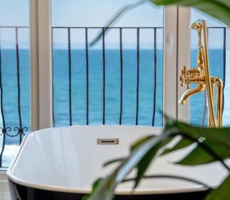 Deluxe Suite with Spa Bath & Panoramic Sea View