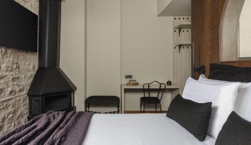 Premium Suite with Fireplace