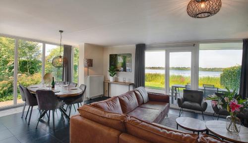 Three-Bedroom Holiday Home with Lake View