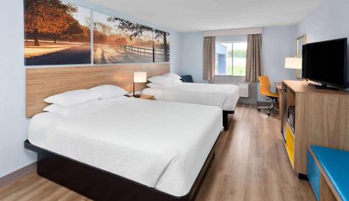 Deluxe Queen Room with Two Queen Beds - Non-Smoking
