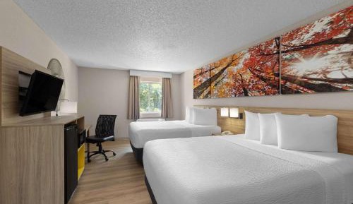 Deluxe Queen Room with Two Queen Beds - Non-Smoking