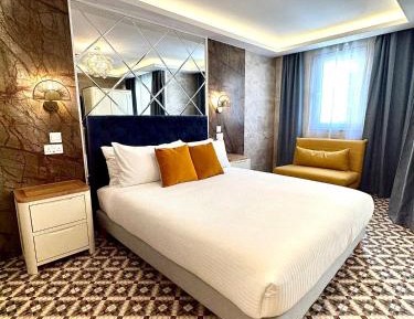 Deluxe Family Room