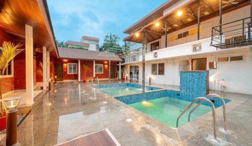 King Suite with Pool View