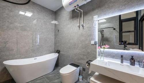 Queen Room with Spa Bath