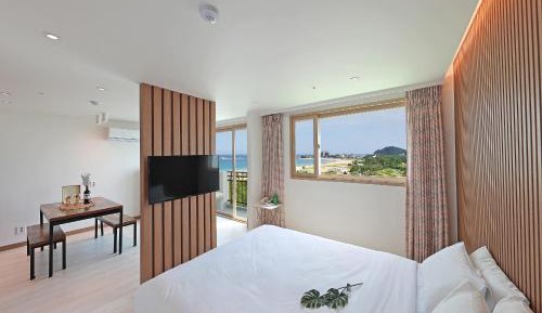 Side Ocean View Suite Condo