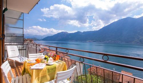 Apartment with Lake View