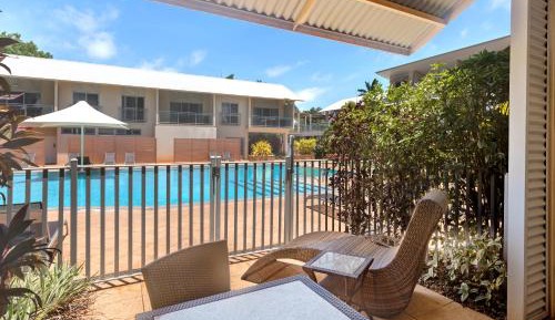 One-Bedroom Apartment - Poolside