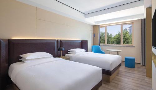 Standard Twin Room with City View