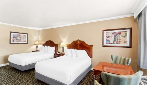 Deluxe Queen Room with Two Queen Beds - Non Smoking