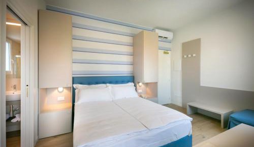 Double Room with Balcony and Sea View