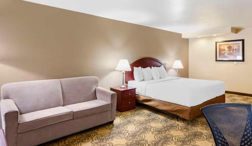 Family Room with Two Queen Beds and Sofa Bed - Non-Smoking