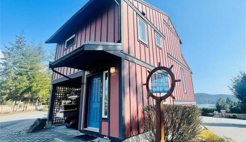 Three-Bedroom Townhouse