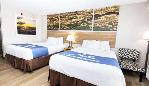 Queen Room with Two Queen Beds - Non-Smoking