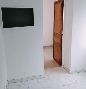 One-Bedroom Apartment with Garden