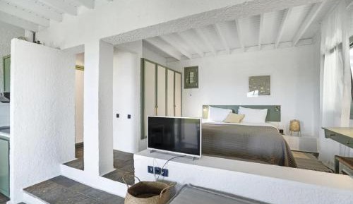 One Bedroom Apartment with Partial Sea View