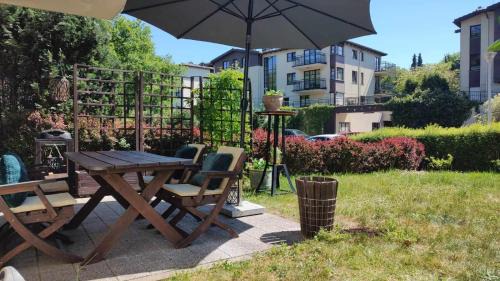 One-Bedroom Apartment with Garden