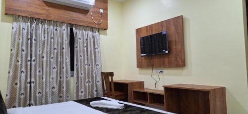 Deluxe Double Room (2 Adults + 1 Child)