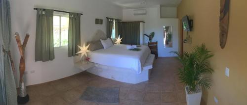 Family Room with Garden View