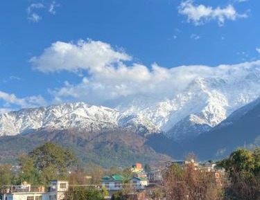 Apartment with Mountain View