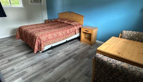 Standard Queen Room