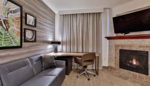 One-Bedroom King Suite with Sofa Bed - Hearing Accessible