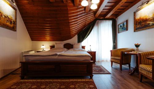 Standard Queen Room