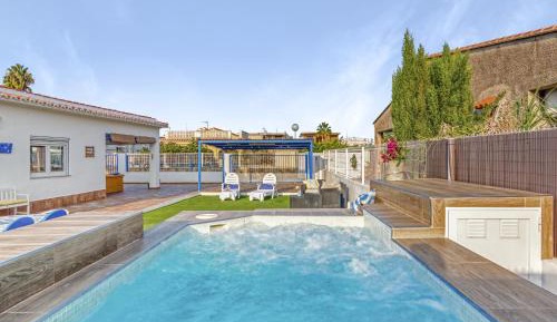 Villa with Garden View