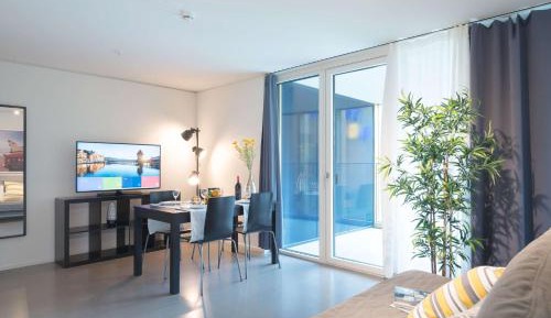 One-Bedroom Apartment with balcony H