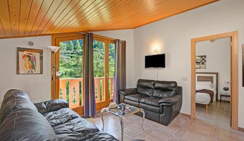 Apartment with Mountain View