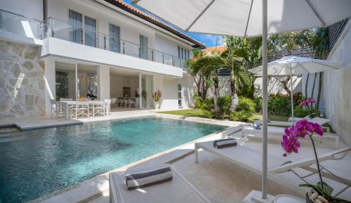 4BR Balinese Villa | Garden, Gym, BBQ, Chef on Request, Concierge