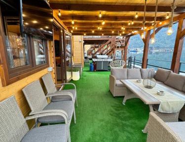 Bungalow - Water Front 