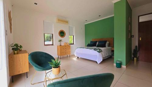 Deluxe Queen Room