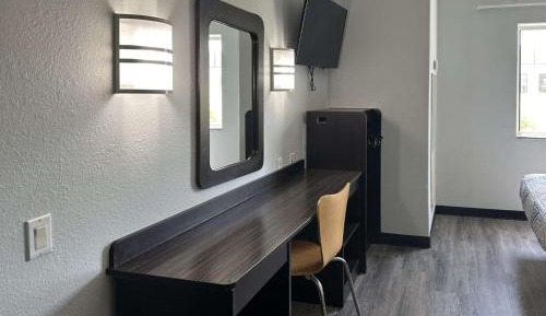 Queen Room - Non-Smoking