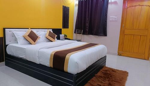 Deluxe Double Room (2 Adults + 1 Child)