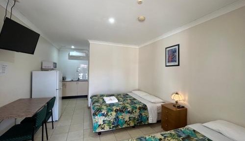 Deluxe Double Room (2 Adults + 1 Child)